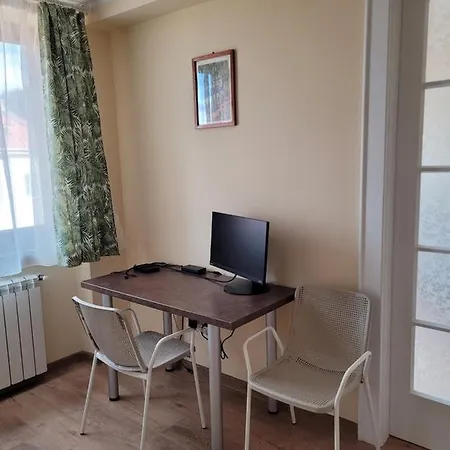 Apartment Ema's Vintage Spacious 2 Bedroom With Mountain View *