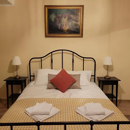 Lägenhet Ema's Vintage Spacious 2 Bedroom With Mountain View *