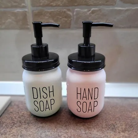 Lägenhet Ema's Vintage Spacious 2 Bedroom With Mountain View *