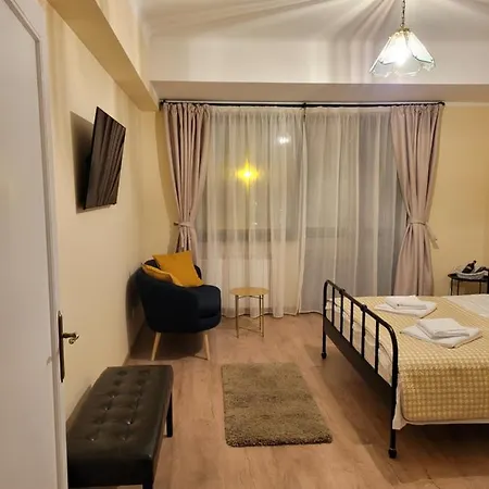 Ema's Vintage Spacious 2 Bedroom With Mountain View Lägenhet *