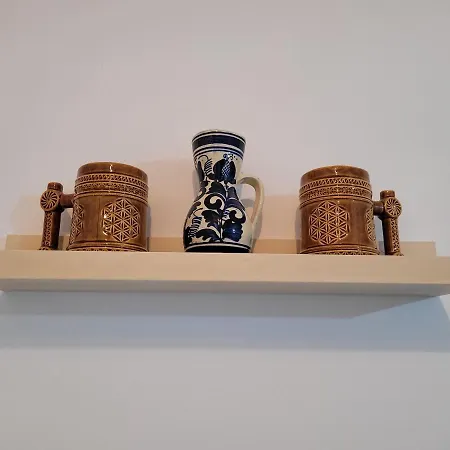 Lägenhet Ema's Vintage Spacious 2 Bedroom With Mountain View