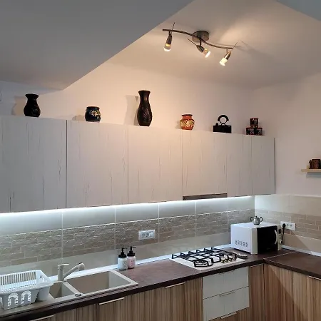 Ema's Vintage Spacious 2 Bedroom With Mountain View Lägenhet