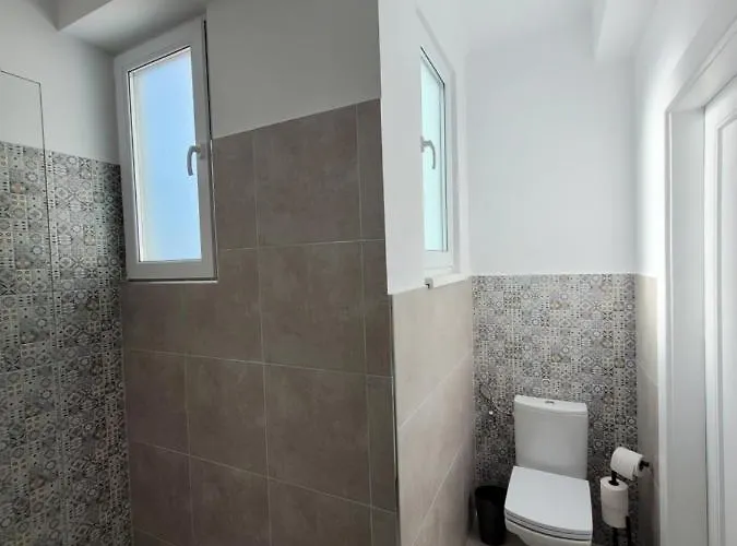 Ema's Vintage Spacious 2 Bedroom With Mountain View * בראשוב