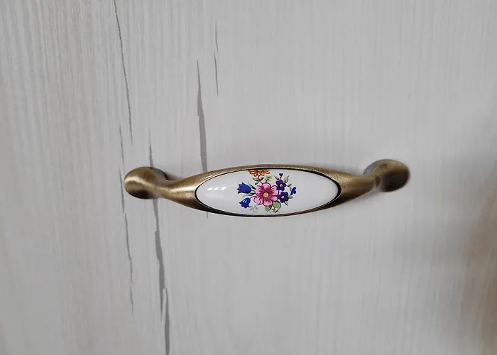 Ema's Vintage Spacious 2 Bedroom With Mountain View Апартаменты