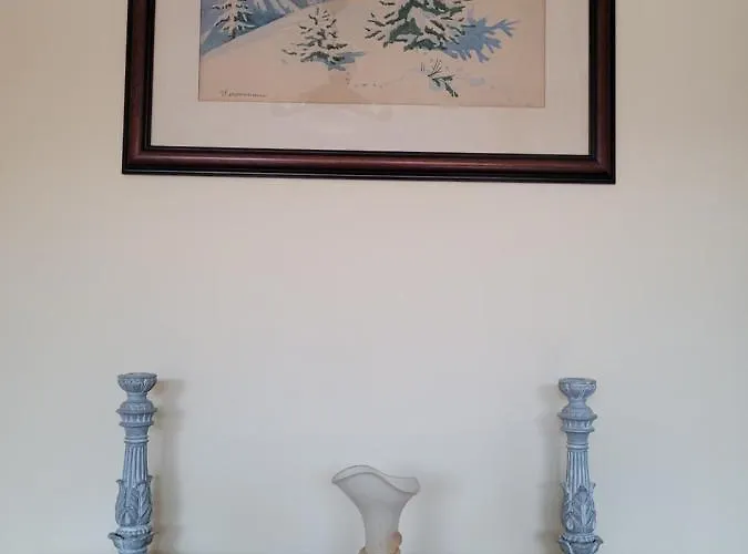 Ema's Vintage Spacious 2 Bedroom With Mountain View דירה