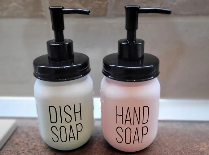 Апартаменты Ema's Vintage Spacious 2 Bedroom With Mountain View *