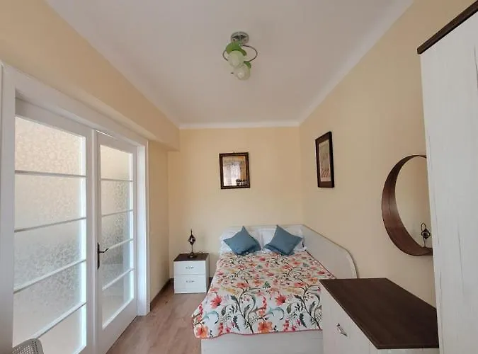דירה Ema's Vintage Spacious 2 Bedroom With Mountain View