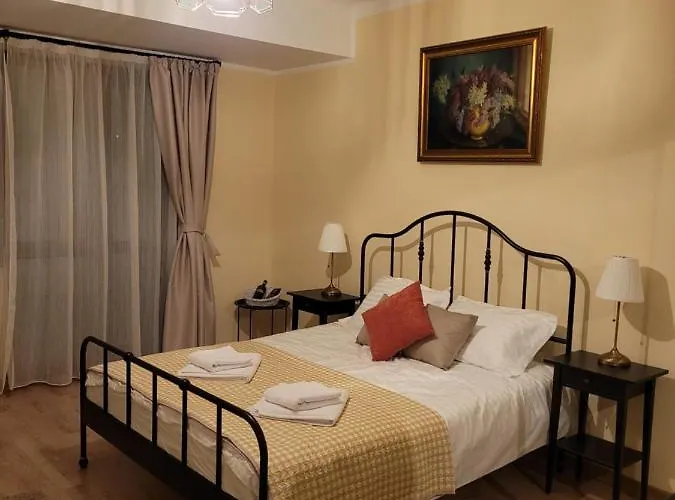 Ema's Vintage Spacious 2 Bedroom With Mountain View דירה בראשוב