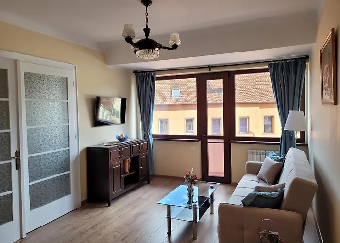 Ema's Vintage Spacious 2 Bedroom With Mountain View דירה בראשוב