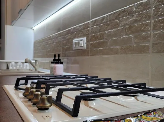 Ema's Vintage Spacious 2 Bedroom With Mountain View *