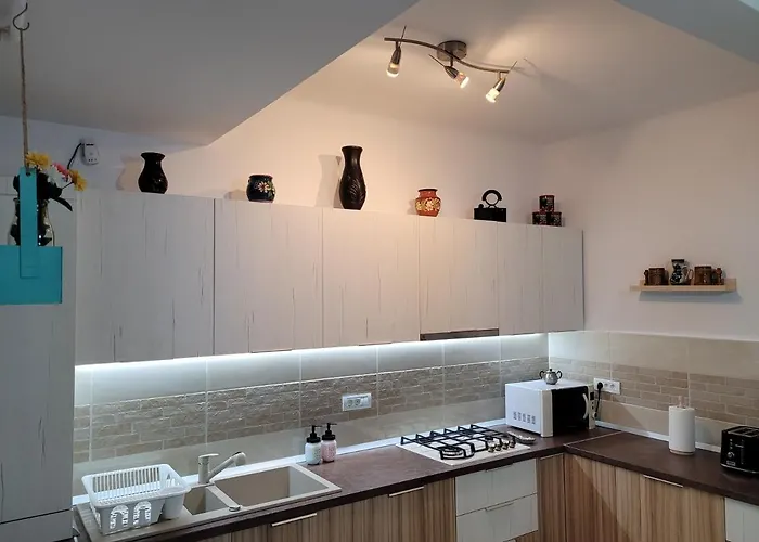 Ema's Vintage Spacious 2 Bedroom With Mountain View דירה