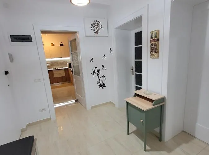 Ema's Vintage Spacious 2 Bedroom With Mountain View *