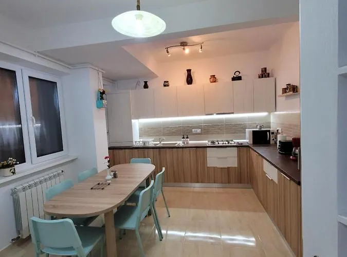 דירה Ema's Vintage Spacious 2 Bedroom With Mountain View בראשוב